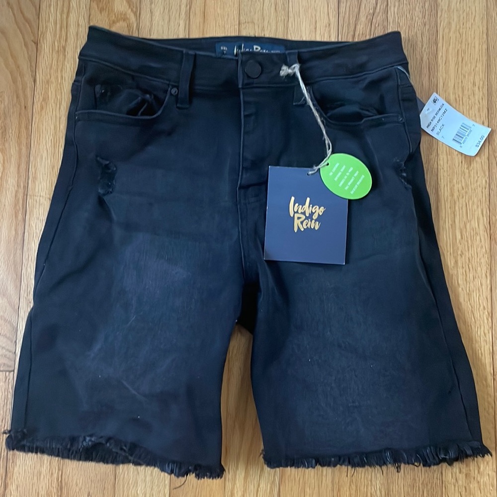 NWT Indigo Rein Black Distressed High Rise Shorts size 7 (waist 27) from Macy’s